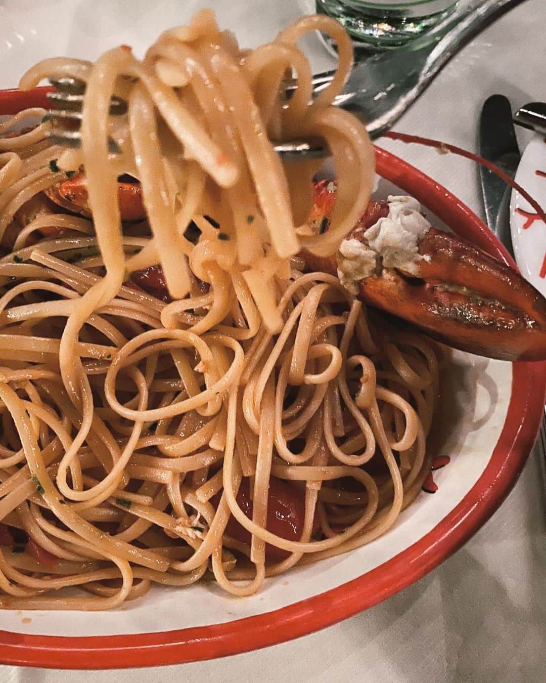 ジョアナ・サンスのインスタグラム：「La migliore pasta🍝! @chefandrearuggiero 🇮🇹 Mi puoi mandare un tupper?☺️  #Italy #Italia #positano #pasta」