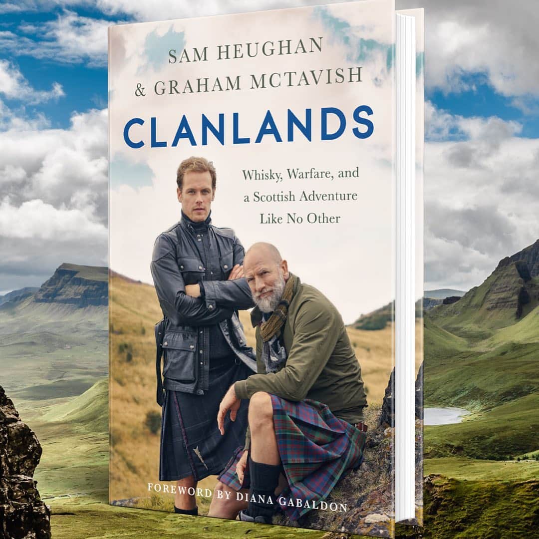 サム・ヒューアンさんのインスタグラム写真 - (サム・ヒューアンInstagram)「Finally, the exclusive covers of “Clanlands” book.  US and UK versions.  (Preorder link in stories)  We hope you like them?!!😘🥃」9月9日 5時26分 - samheughan