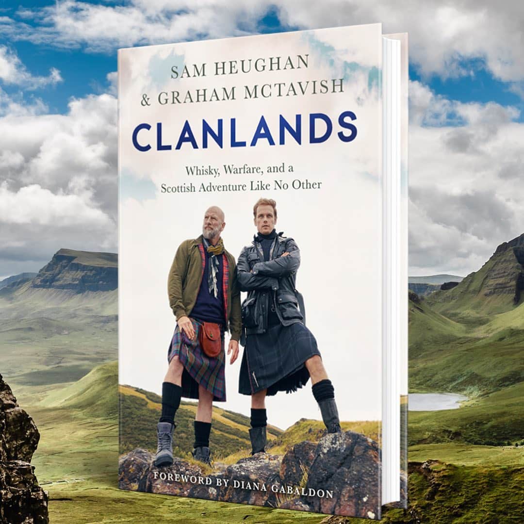 サム・ヒューアンさんのインスタグラム写真 - (サム・ヒューアンInstagram)「Finally, the exclusive covers of “Clanlands” book.  US and UK versions.  (Preorder link in stories)  We hope you like them?!!😘🥃」9月9日 5時26分 - samheughan