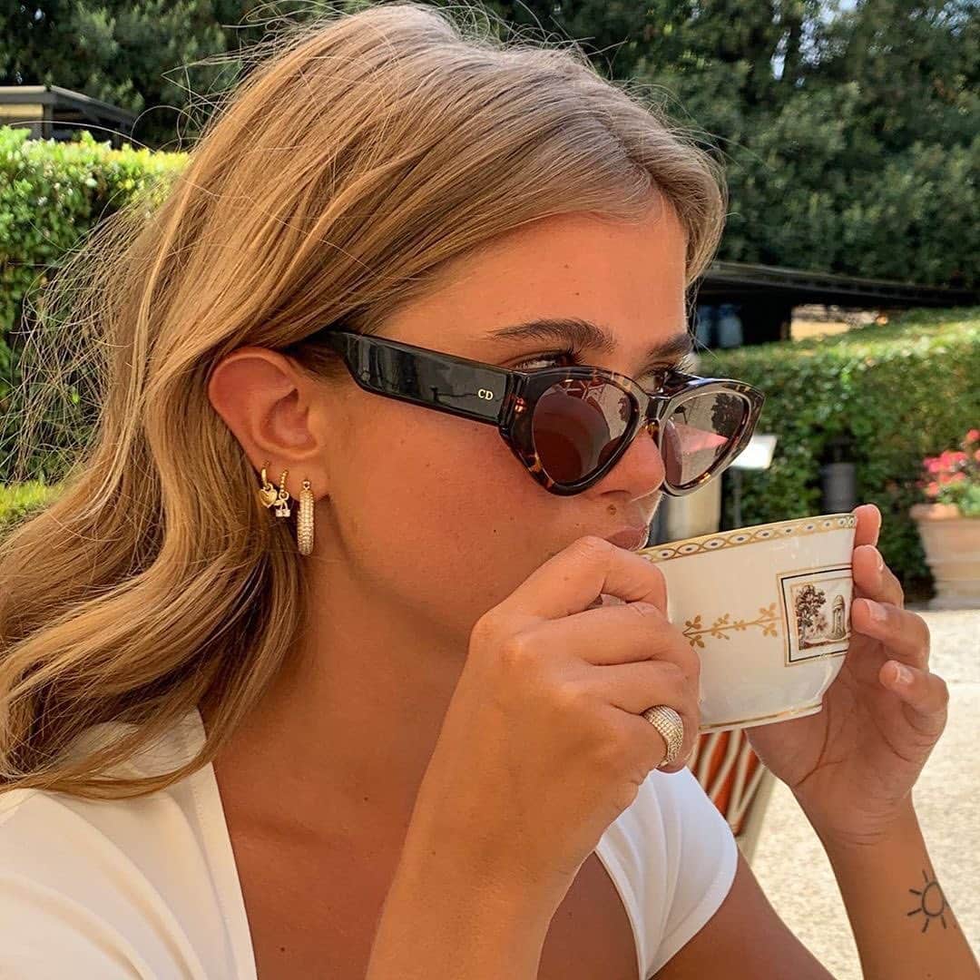 ブルーライフのインスタグラム：「a cup of coffee and we are ready for the week ☕️ via ultimate muse @matildadjerf #shopplanetblue」