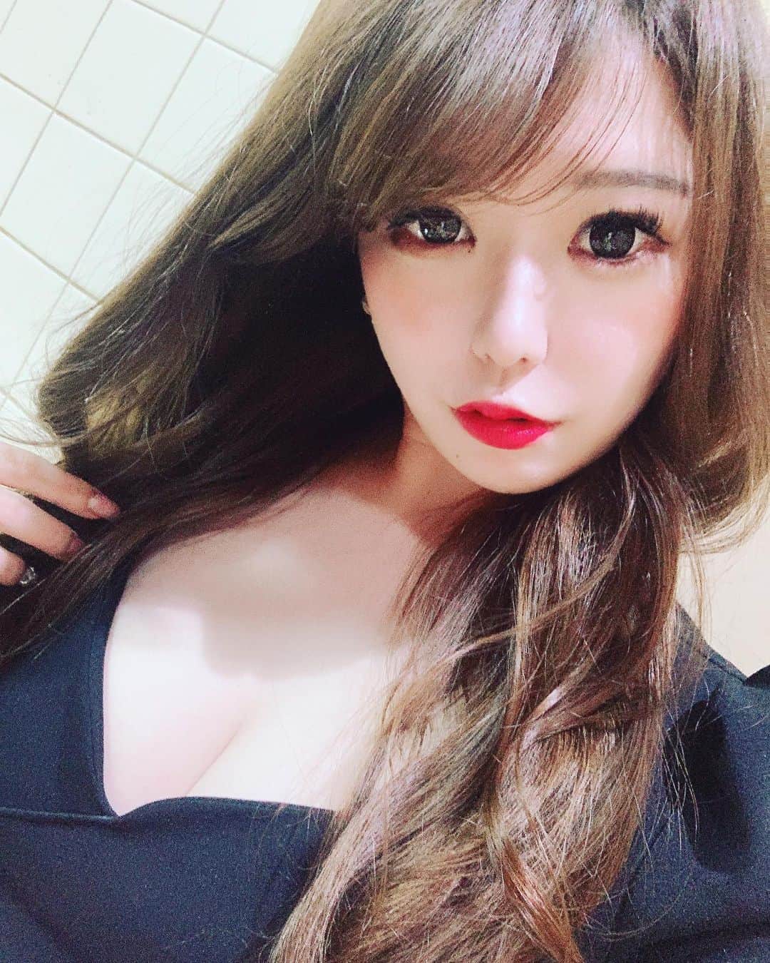 愛咲えれなのインスタグラム：「.. . もれたやつ🧸💕 . 大阪府大阪市中央区東心斎橋2-3-17 パピヨンビルB1F . Club IRIS 愛咲 えれな  . #愛咲えれな #きゃばきゃば #撮影 #キャバ嬢 #iris #キャバクラ #クラブ #ミナミ #北新地 #宗右衛門町 #ポケパラ #指名 #えれな #シャネル #バースデーイベント #シャンパン #アルマンド #踊れるキャバ嬢 #踊れるキャバ嬢といえばえれな #イリス #ホステス #いいね返し #キャバ #ソウメイジャパン #ベルロゼ　#クラブイリス #アルマンドマスターズ　#アルマンドマスターズエディション」