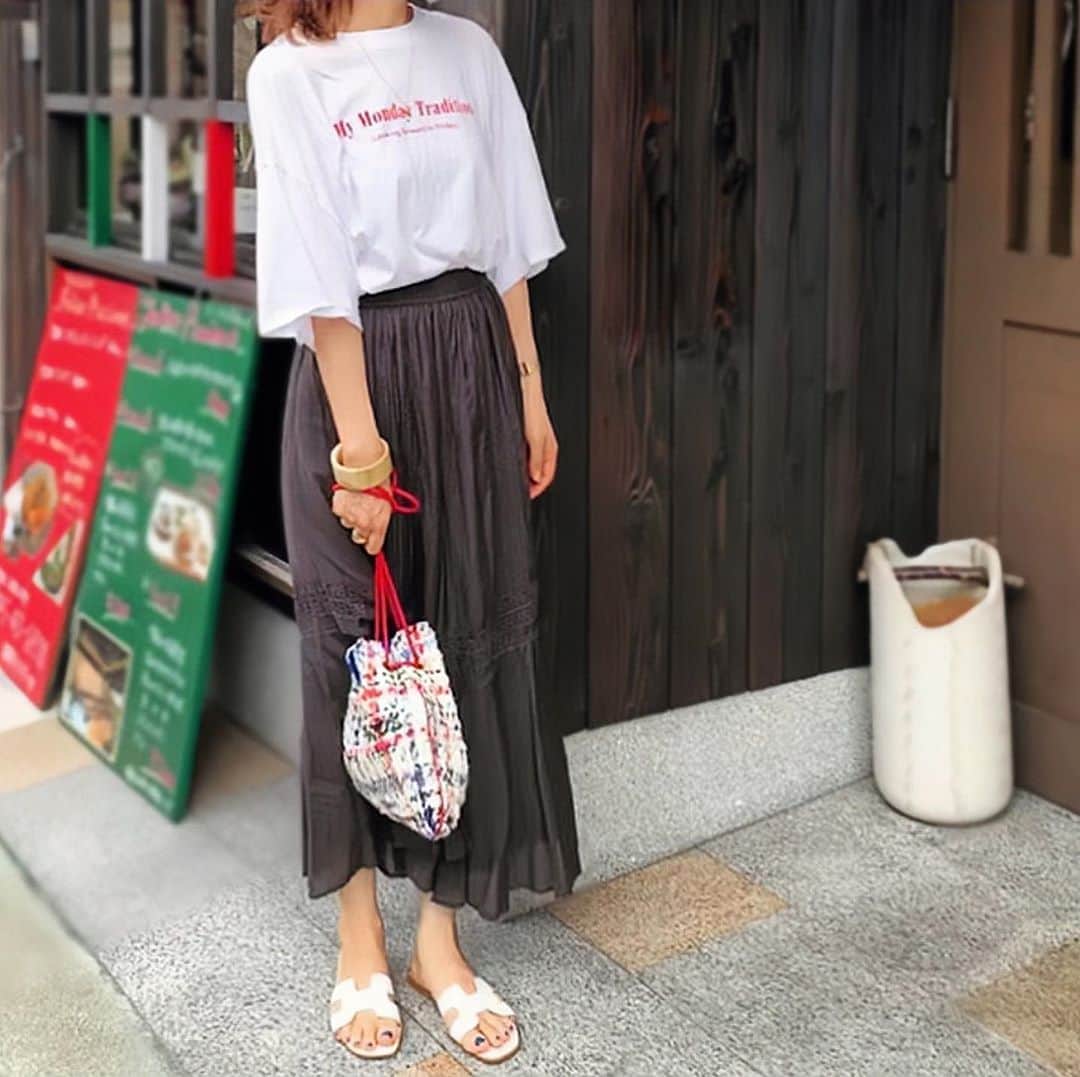 のインスタグラム：「#coordinate  先日の ゆるゆるラフなスタイルで 気軽にイタリアンランチ ・ ・ #locari #ootd_kob #ponte_fashion #spickandspan #gu #charmantsac #ロゴt #大人カジュアルコーデ #ゆったり休日 #vsco #vscam」