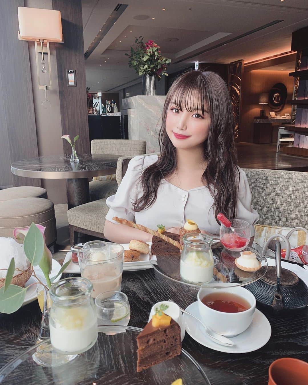のインスタグラム：「High tea at Four seasons hotel Tokyo 💕 アフヌン大好き  #afternoontea#hightea#fourseasonshotel #アフタヌーンティー#フォーシーズンズホテル#フォーシーズンズホテル丸の内」