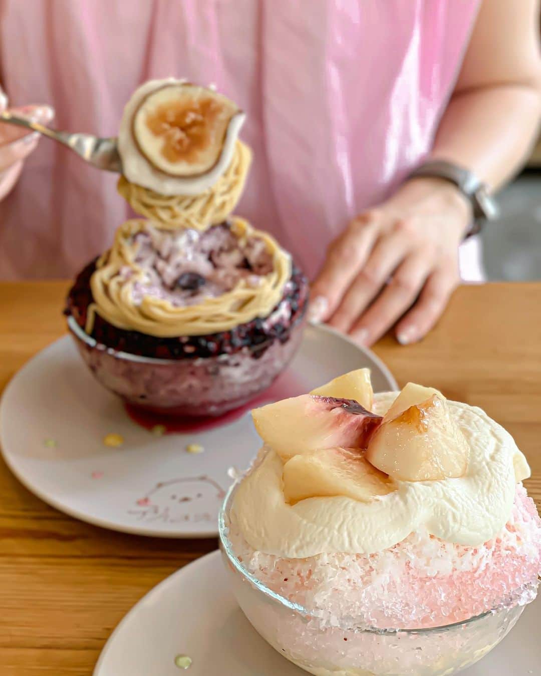 Yukicoさんのインスタグラム写真 - (YukicoInstagram)「🍧 . . 菓匠よしふじ @yoshifuji.2020 . .  🍧フレッシュフルーツ大福と 　絞りたて和栗モンブラン氷 （１日10食限定） . . 🍧 すもも桃生チーズエスプーマ氷 . . . .  @yoshifuji.2020  菓匠よしふじ 大阪市中央区安堂寺町1-3-13 2F tel: 06-6777-4006 時間: 11:00-20:30 谷町線谷町六丁目駅⑥出口から徒歩30秒  ————————————————————— 見てくださる方にプラスになる投稿をしていきます 是非いいね♡フォロー♡ よろしくお願いいたします𓅟 私の写真の編集については フォトレッスンでレクチャーをしています —————————————————————  #gourmet#sweets#osaka#yummy#かき氷#かき氷巡り#美味しい#無花果#スイーツ#カフェ#大阪グルメ#大阪スイーツ#大阪カフェ#よしふじ#かき氷#インスタグラム#インフルエンサー#インスタ映え#グルメ#菓匠よしふじ#谷6#谷6グルメ#谷6カフェ#谷町六丁目#大阪#モンブラン」9月8日 21時28分 - yukicolifecom
