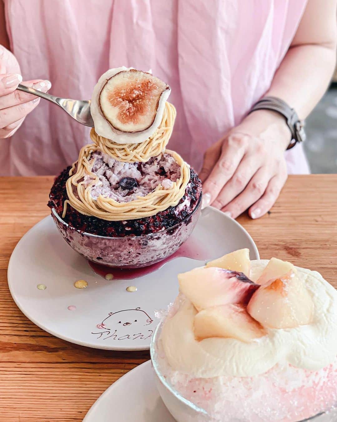 Yukicoさんのインスタグラム写真 - (YukicoInstagram)「🍧 . . 菓匠よしふじ @yoshifuji.2020 . .  🍧フレッシュフルーツ大福と 　絞りたて和栗モンブラン氷 （１日10食限定） . . 🍧 すもも桃生チーズエスプーマ氷 . . . .  @yoshifuji.2020  菓匠よしふじ 大阪市中央区安堂寺町1-3-13 2F tel: 06-6777-4006 時間: 11:00-20:30 谷町線谷町六丁目駅⑥出口から徒歩30秒  ————————————————————— 見てくださる方にプラスになる投稿をしていきます 是非いいね♡フォロー♡ よろしくお願いいたします𓅟 私の写真の編集については フォトレッスンでレクチャーをしています —————————————————————  #gourmet#sweets#osaka#yummy#かき氷#かき氷巡り#美味しい#無花果#スイーツ#カフェ#大阪グルメ#大阪スイーツ#大阪カフェ#よしふじ#かき氷#インスタグラム#インフルエンサー#インスタ映え#グルメ#菓匠よしふじ#谷6#谷6グルメ#谷6カフェ#谷町六丁目#大阪#モンブラン」9月8日 21時28分 - yukicolifecom