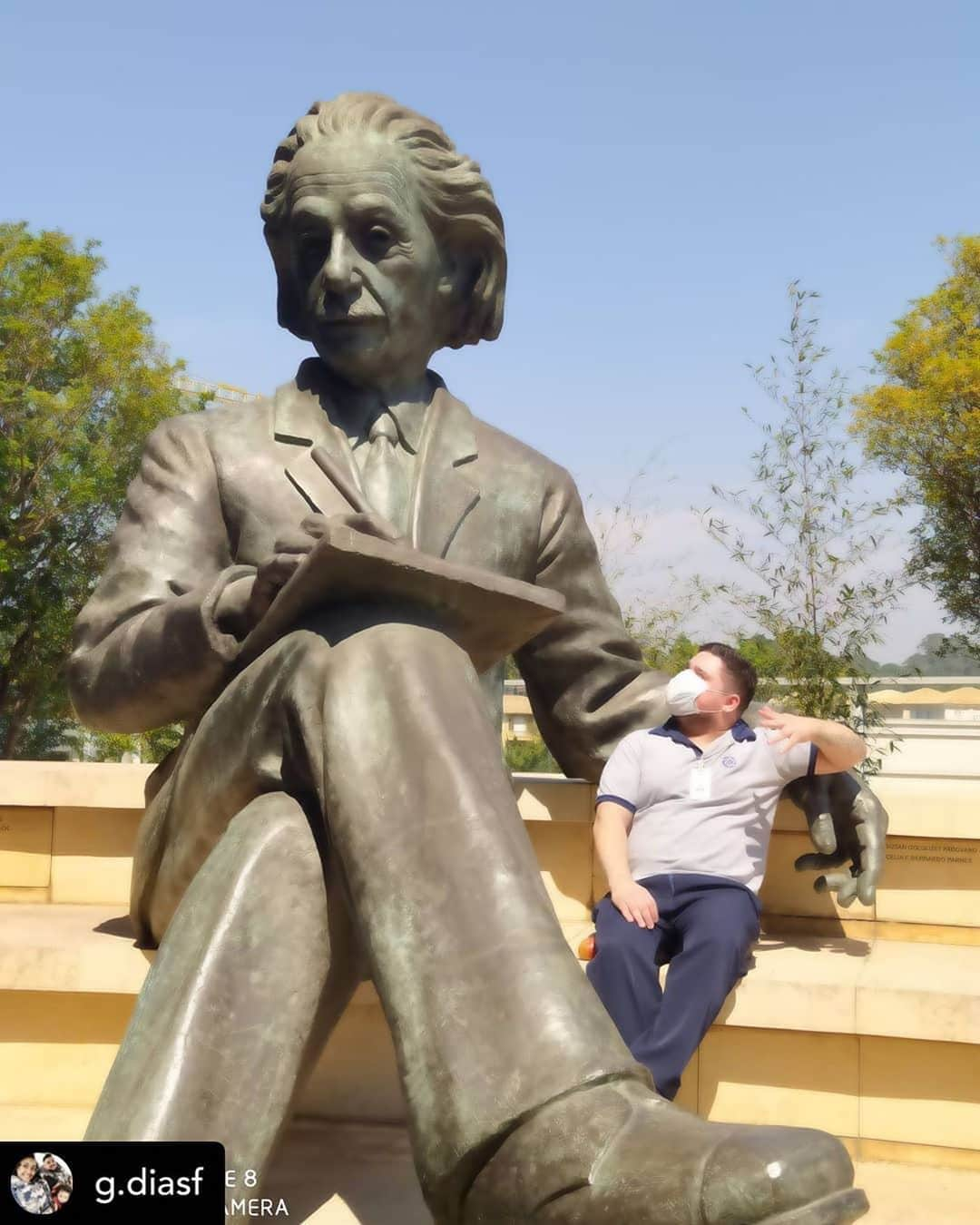 アルベルト・アインシュタインさんのインスタグラム写真 - (アルベルト・アインシュタインInstagram)「Seen at an Einstein statue in Brazil 🇧🇷 Posted @withregram • @g.diasf」9月8日 21時35分 - alberteinstein