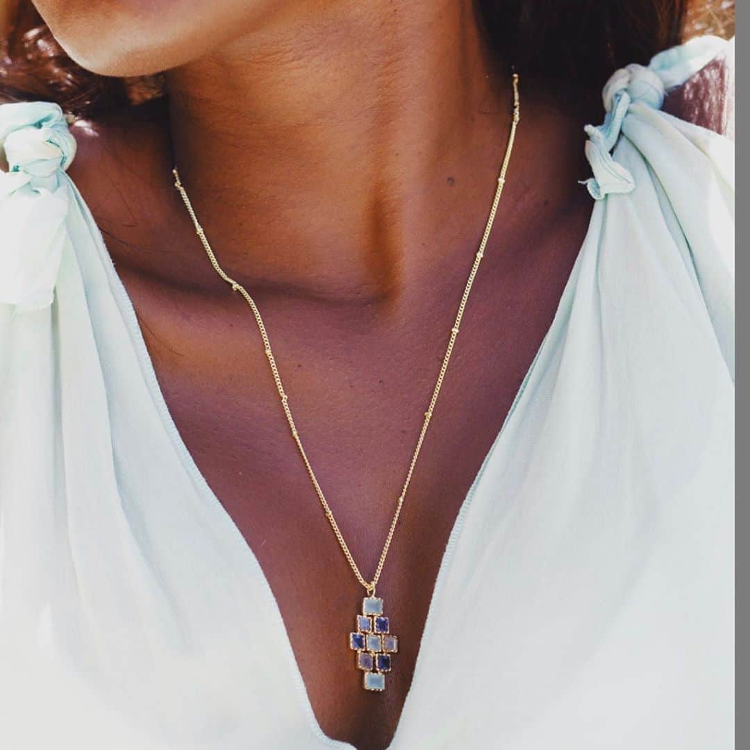 アズニさんのインスタグラム写真 - (アズニInstagram)「And the matching necklace of course.   Mixed mosaic necklace with Aqua Chalcedony , Labradorite and Iolite from our Athena collection.」9月8日 21時38分 - azunilondon