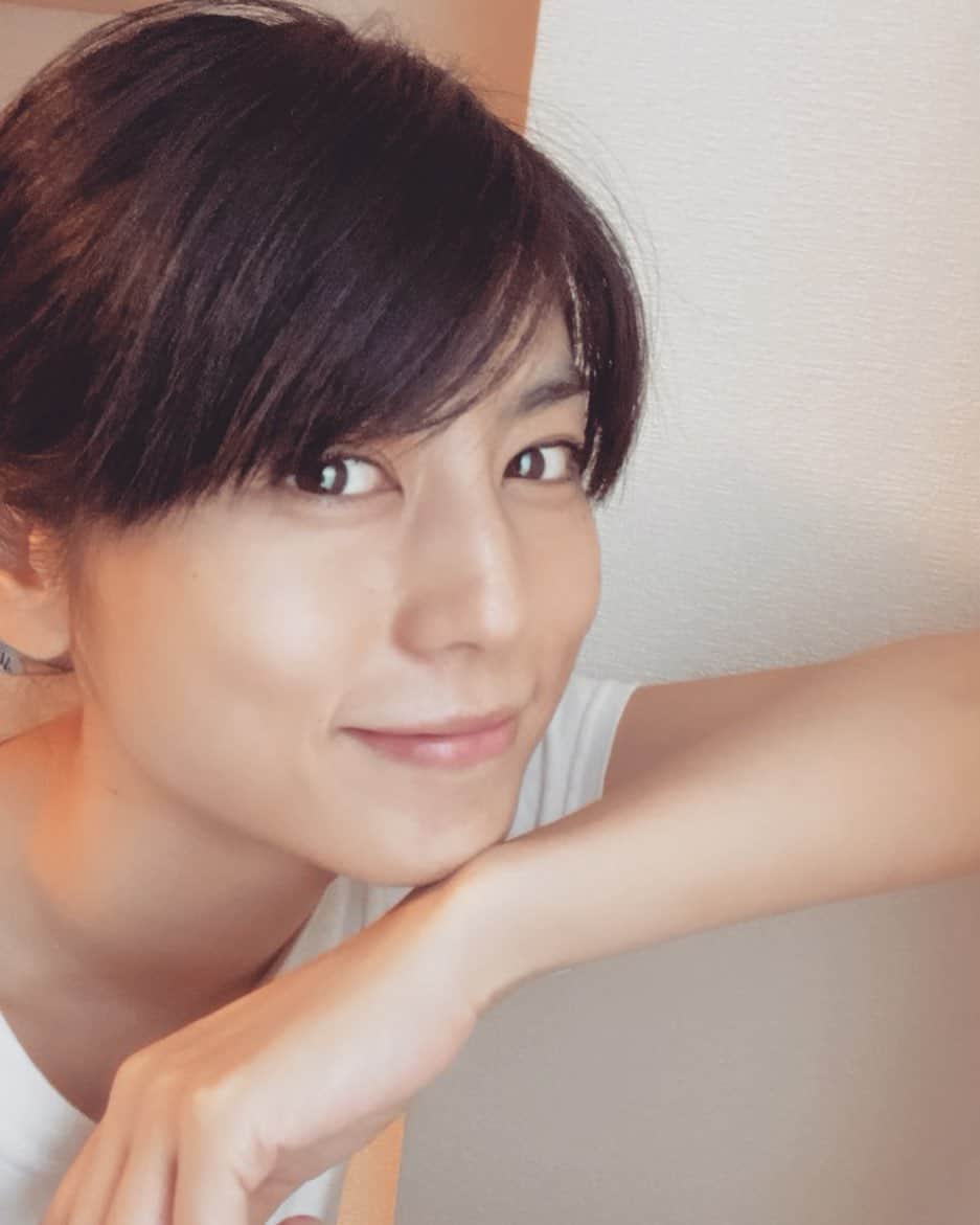 芳野友美さんのインスタグラム写真 - (芳野友美Instagram)「#熱中症注意 レベルの暑さが戻ってきたみたいですねー。 でも以前に比べると涼しい風が吹くから私としては心地よい♪ 来週あたりから#秋の陽気 になるらしいよ！ その辺りでストーーーップ！！！！！ って言いたい。 寒いの嫌いだから（笑）」9月8日 21時51分 - yumi_yoshino_1980