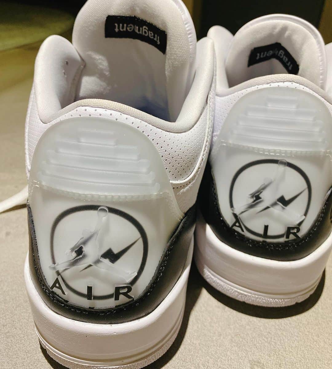 陳建州さんのインスタグラム写真 - (陳建州Instagram)「這雙可以～～ #jordan3fragment   Jordan x 藤原浩  Thanks @jumpman23 @raymondchen0912  @joyayayahola @brendalocrazyb  #sneakerhead #sneakers」9月8日 21時44分 - blackielovelife