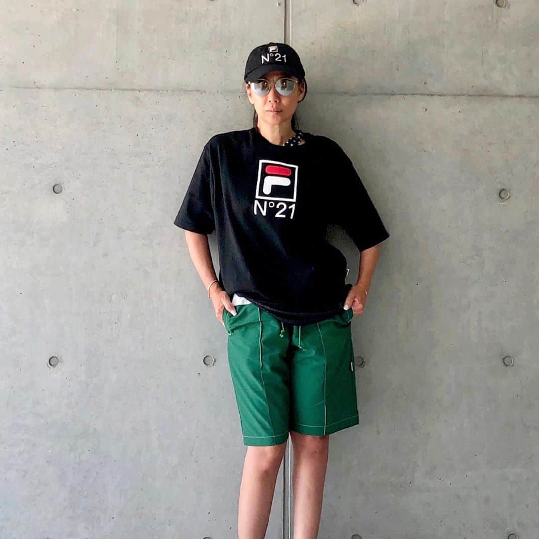 Taki Tanakaさんのインスタグラム写真 - (Taki TanakaInstagram)「#N21XFILA   #tops #pants #cap /N°21XFILA #sunglasses #PRADA  今日は昼から和歌山にある会社の倉庫にいます。 全身#ヌメロヴェントゥーノ と#フィラ のコラボアイテムを着て。 仕事、スポーツ、遊びにぴったりで最高です♡  #ヘビロテ中  #ジェンダーレス  男女兼用のサイズですが、私はあえてうーんとサイズアップして大きなサイズを着ています。#それがかわいい  #ショーパンもTシャツもユニセックスのMです   @numeroventuno  @alessandrodellacqua  @fila_japan_official  @iza_official  #instorenow  SHOPIZA.com  #izastagram」9月8日 21時52分 - tanakataki