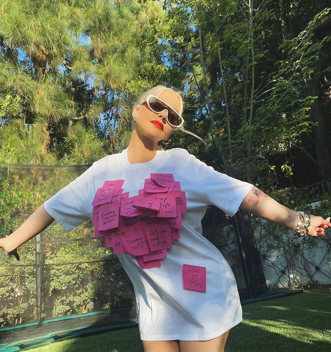 ダブレットさんのインスタグラム写真 - (ダブレットInstagram)「THANK YOU @xtina in #DOUBLET #DSMSpecial Post-it T-SHIRT  #Repost @xtina ・・・ Smile! If you need a little pick me up, pick a post it 😊😘 #laborday」9月8日 21時47分 - __doublet__