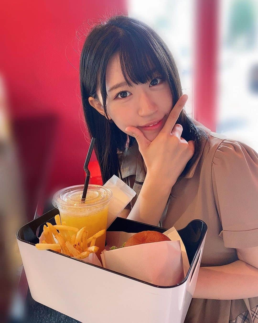 上西怜さんのインスタグラム写真 - (上西怜Instagram)「⠀ ⠀ #過去pic  #ハンバーガー #ポテト #すきすき #😋  ⠀ ⠀ ⠀」9月8日 21時47分 - jonishi_rei