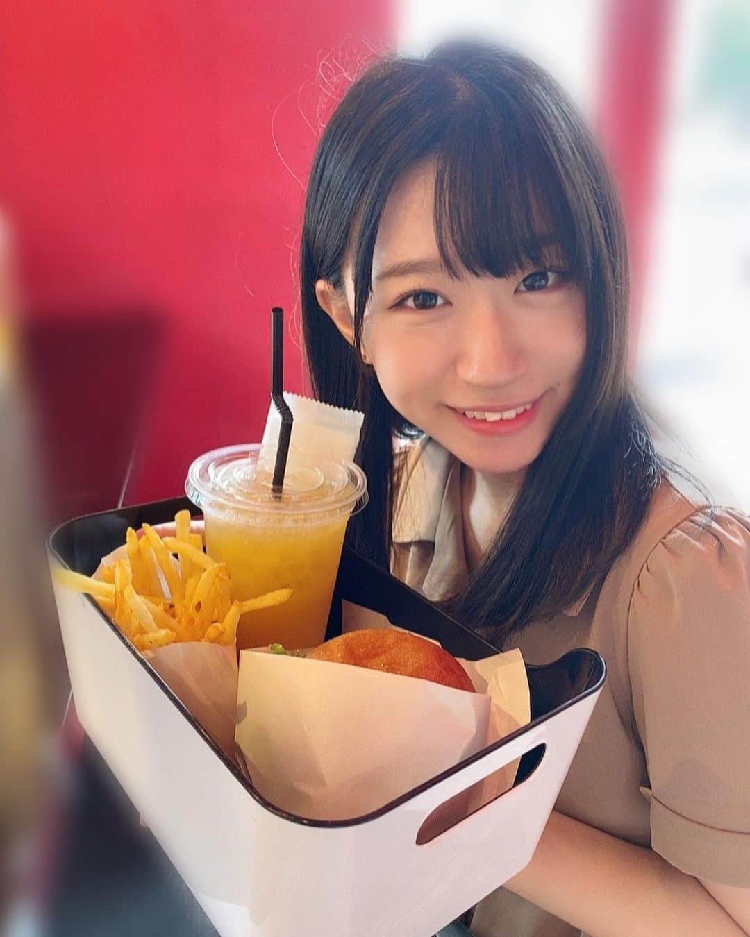 上西怜さんのインスタグラム写真 - (上西怜Instagram)「⠀ ⠀ #過去pic  #ハンバーガー #ポテト #すきすき #😋  ⠀ ⠀ ⠀」9月8日 21時47分 - jonishi_rei