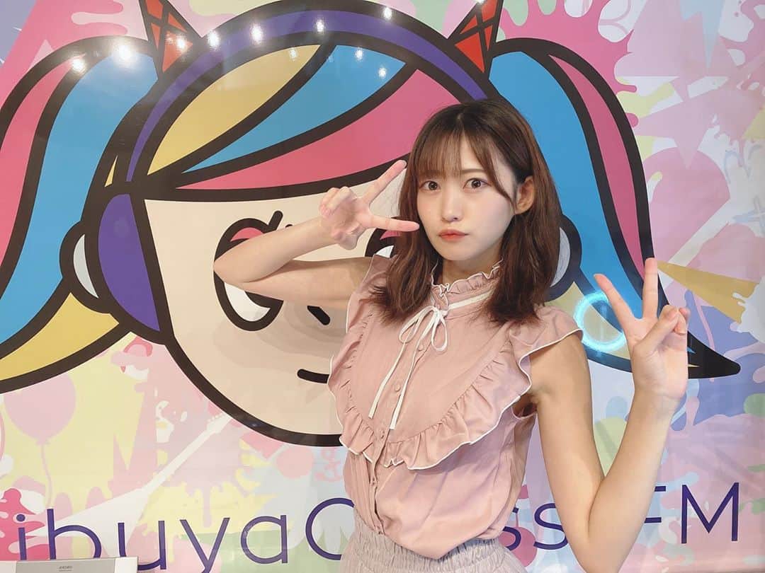 空野青空のインスタグラム：「今日は #渋谷クロスFM さんで「Enaspiration presents 安蒜幸紀のアイカギ」に出撃させていただきました〜👏🏻✨   お久しぶりの渋谷クロスFMさん！やっぱりラジオってよいなぁ〜📻✨ アーカイブも上がる予定なのでお楽しみにっ♥  Instagram最近サボってたので更新ぼんぼろう〜🙋‍♀️笑  #あおにゃん #空野青空 #あおべべ #ラジオ #生放送  #evelyn #GRL」