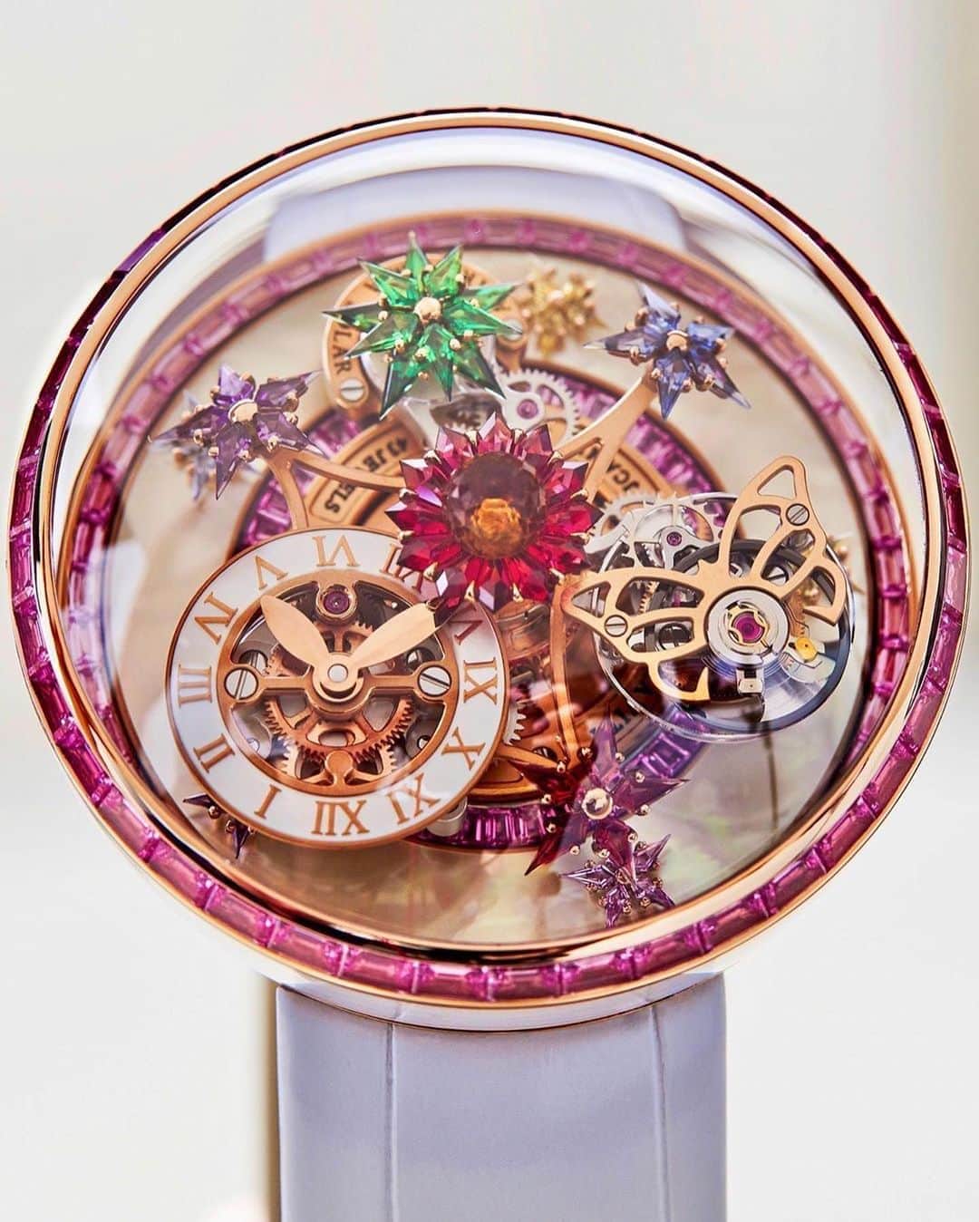 Daily Watchさんのインスタグラム写真 - (Daily WatchInstagram)「The @Jacobandco Fleurs de Jardin with stunning flowers that travel clockwise while the Mother-of-Pearl base moves counterclockwise. Powered by a delicate butterfly flying tourbillon cage that rotates on itself once every sixty seconds, and rotates around the dial in 10 minutes. The Fleurs de Jardin is a masterpiece to marvel at 👀🔍」9月8日 21時54分 - dailywatch