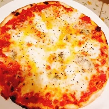 谷口キヨコさんのインスタグラム写真 - (谷口キヨコInstagram)「大好きなカーサヴェルデさんのピッツァ🍕４種じゃなくて、６種のチーズピッツァだよ。美味しいに決まってる😆‼️@カーサヴェルデ。二条両替町の南西角にあります。 #イタリアン  #京都のイタリアン  #ピザ  #美味しいピザ  #チーズ  #チーズピザ  #谷口キヨコ  #きよぴー」9月8日 22時01分 - kiyokotaniguchi