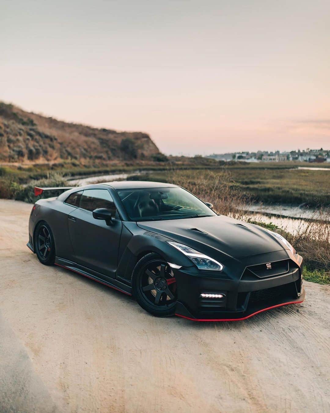 CarsWithoutLimitsさんのインスタグラム写真 - (CarsWithoutLimitsInstagram)「Carbon GTR  Photos @johnnxxts  Owner @s3bastiian  #carswithoutlimits #nissan #nissangtr #r35」9月8日 22時02分 - carswithoutlimits