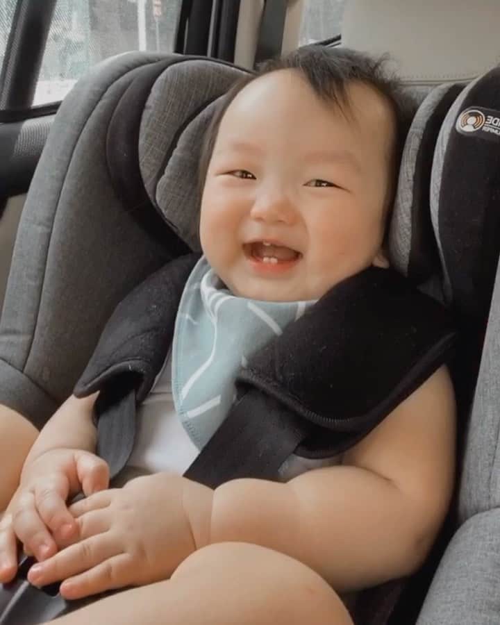 MOMOツインズのインスタグラム：「Any level 3 friends out there 😆  #laughterisgoodforthesoul」
