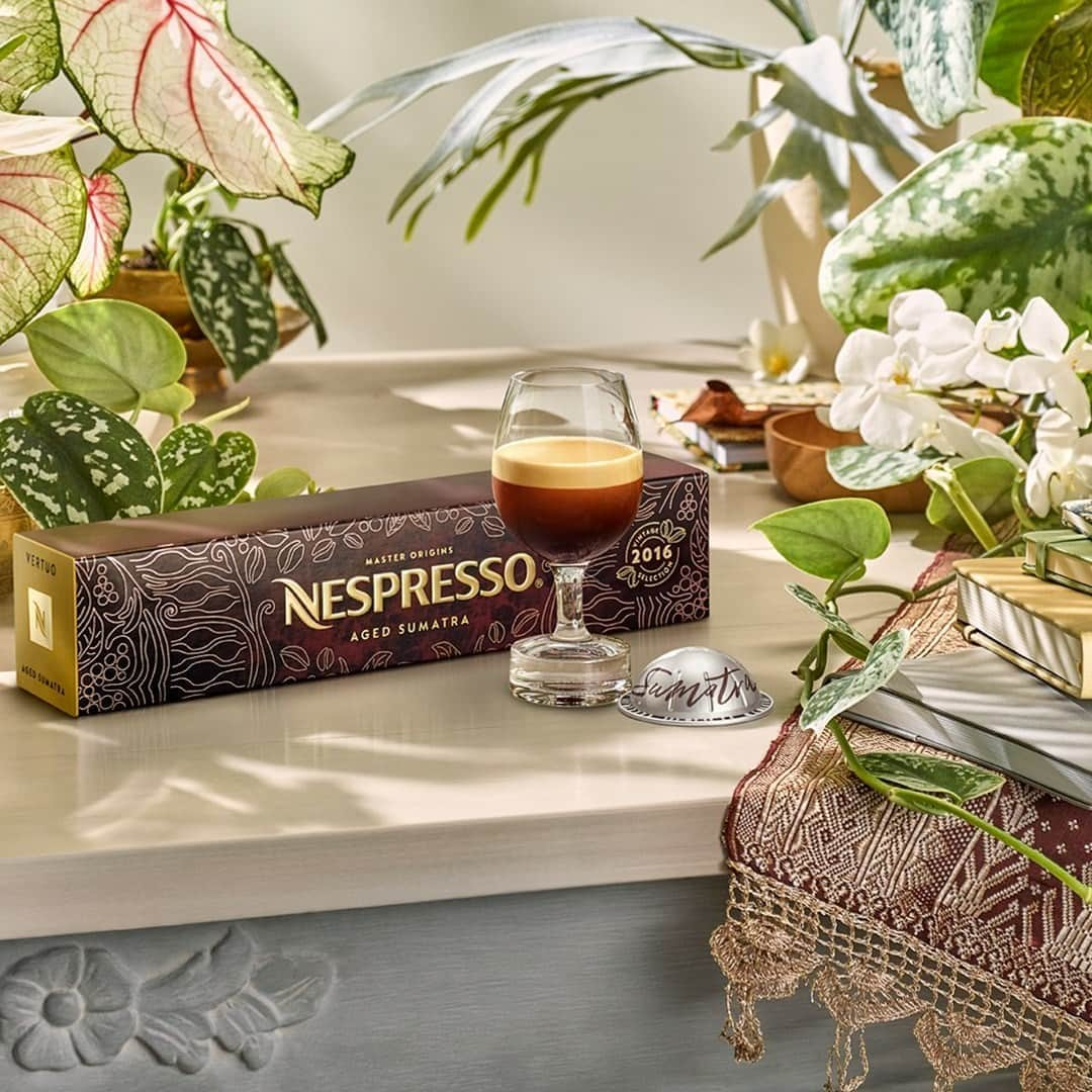 Nespressoさんのインスタグラム写真 - (NespressoInstagram)「Immerse yourself in Sumatra with our Limited Edition Aged Sumatra coffee, aged for three years in jute bags. Discover more on www.nespresso.com. Link in bio.  #AgedSumatra #Sumatra #MasterOrigins #Nespresso #coffee」9月8日 22時14分 - nespresso