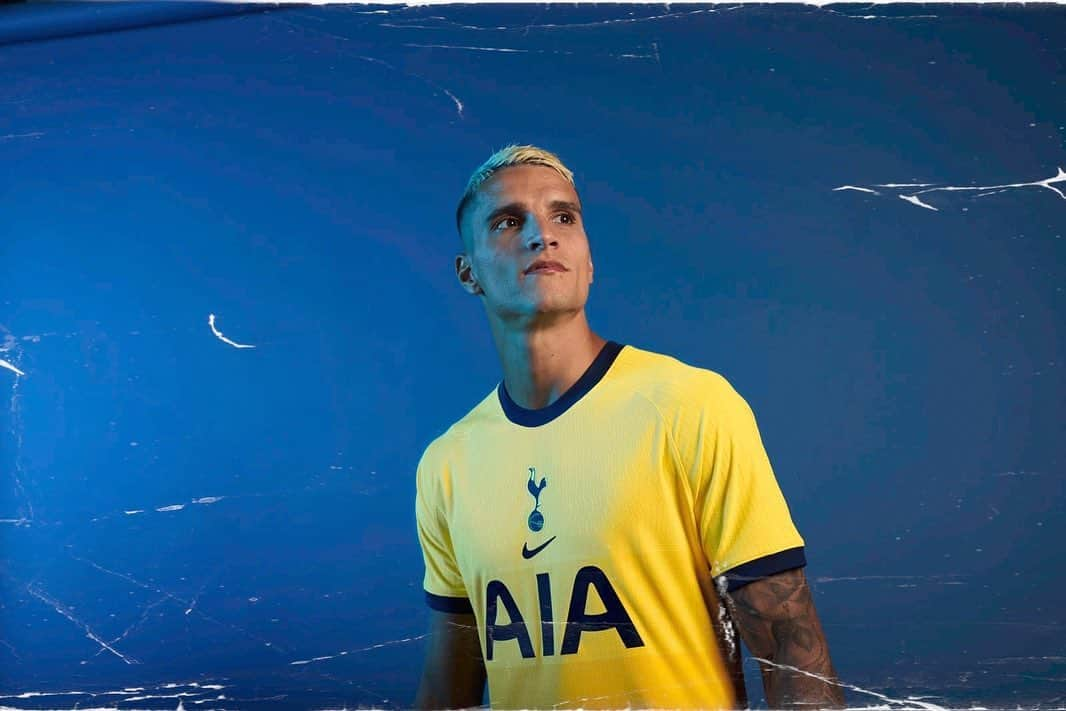 エリク・ラメラさんのインスタグラム写真 - (エリク・ラメラInstagram)「Next season third kit! Thoughts?  Tercera camiseta de la próxima temporada!  #COYS」9月8日 22時15分 - eriklamela