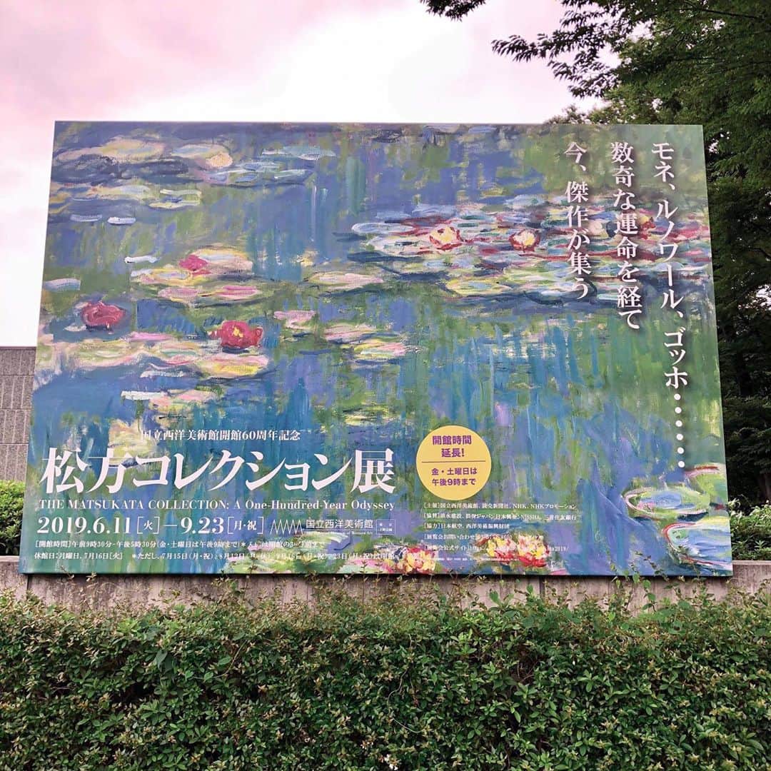 茶叶小果さんのインスタグラム写真 - (茶叶小果Instagram)「🌧️ 去年一个下雨天， 和韩国姐姐 去看莫奈的展览， 买了点周边， 姐姐还请我吃了烤肉。#monet #art #artistsoninstagram」9月8日 22時20分 - chayexiaoguo