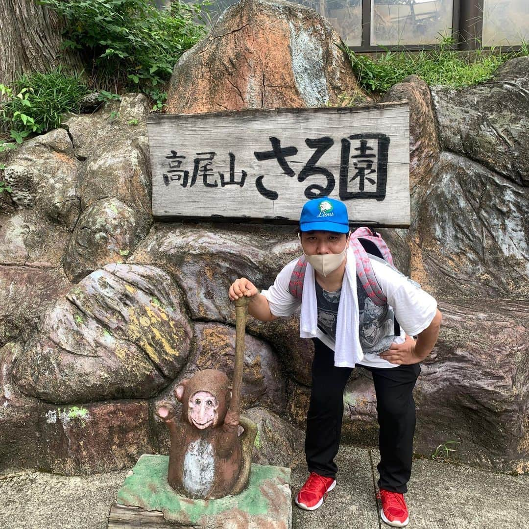 前野悠介さんのインスタグラム写真 - (前野悠介Instagram)「今日は、後輩の畠山と山登って名物とろろ蕎麦食べて猿見て神社でペアルックのTシャツ買って凄い速さのケーブルカー乗ってトリックアート博物館行ってスーパー銭湯行ってメガジョッキのビール飲んで八王子ラーメンを食べて電車で帰ってHuluでリゼロ見て泣いて飲むヨーグルト全部こぼしました」9月8日 22時24分 - maenoyuusuke