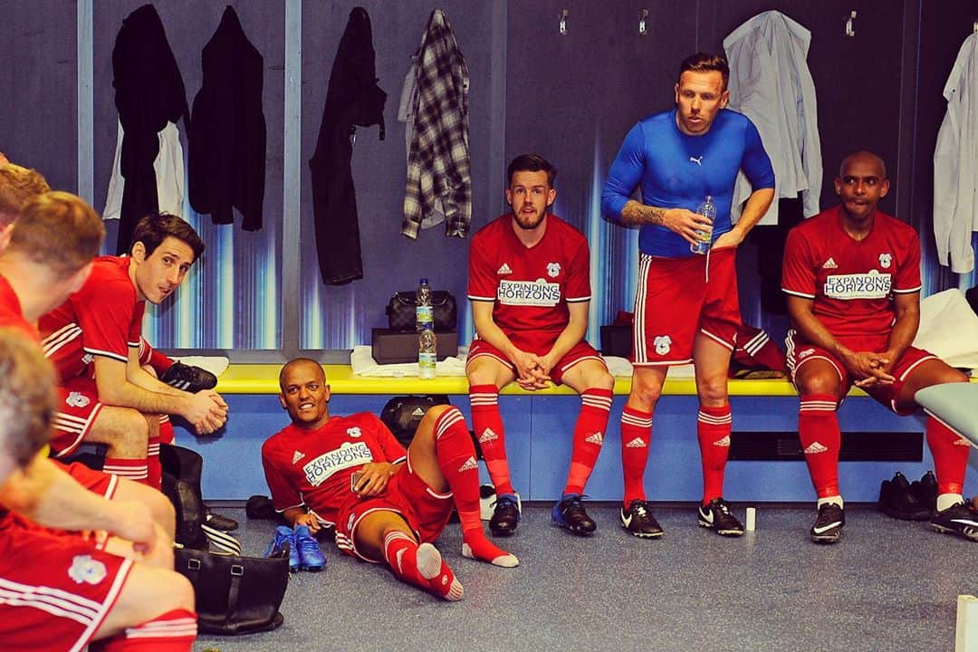 ロバート・アーンショウさんのインスタグラム写真 - (ロバート・アーンショウInstagram)「A few years ago we got to all come together for @kevmcn17 testimonial game at Cardiff City  #football #futbol #soccer #love  #peterwhittingham」9月8日 22時27分 - robertearnshaw