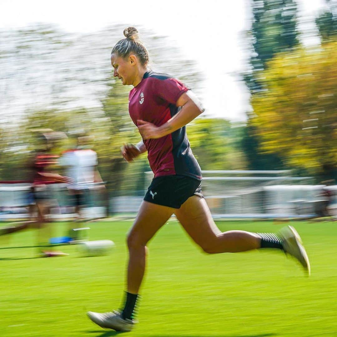 ACミランさんのインスタグラム写真 - (ACミランInstagram)「Rapid Rossonere on the Run 🏃🏼‍♀️  #FollowTheRossonere #SempreMilan」9月8日 22時31分 - acmilan