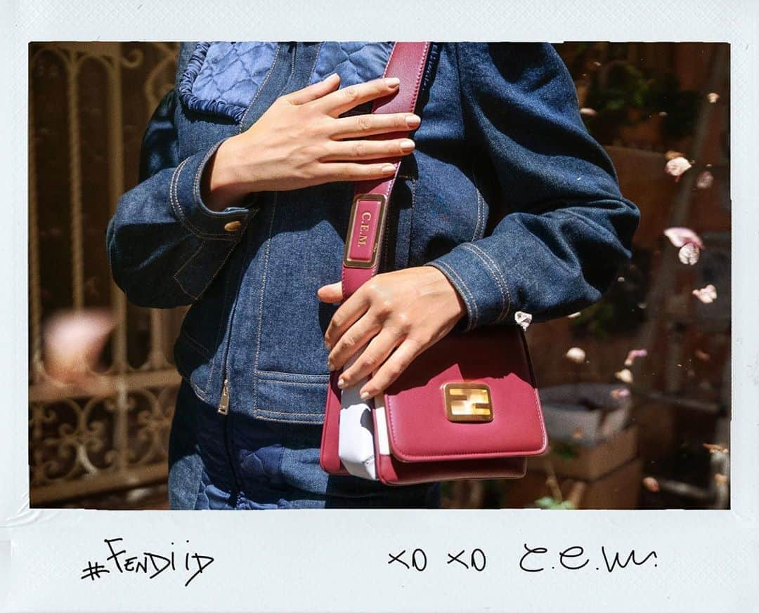 Fendiさんのインスタグラム写真 - (FendiInstagram)「Personal touch. The only way to improve our iconic bag is to make it your own: add a dash of excitement to any outfit with a personalized #Fendi accessory. Visit the link in bio to find out more.」9月8日 22時31分 - fendi