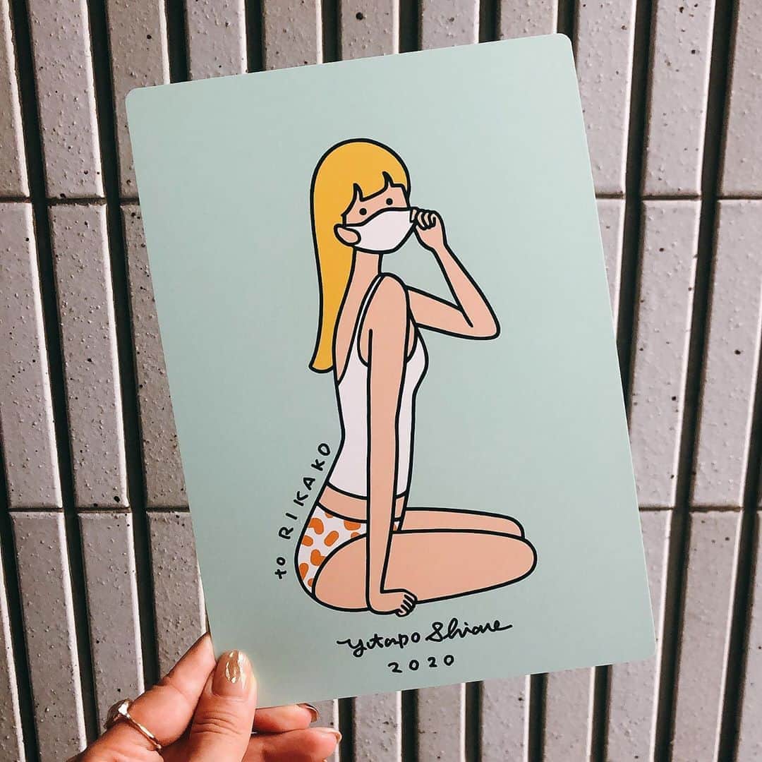 渡辺梨夏子のインスタグラム：「今週末までの個展にふらり🌿 白根ゆたんぽ／べつの9月に  「いま」を象徴するような、 マスク姿の女の子のイラストも印象的😷😷  #白根ゆたんぽ #べつの9月に  #inanotherseptember  #イラスト#illustration  #個展#ポップアップ #東京さんぽ#原宿さんぽ」