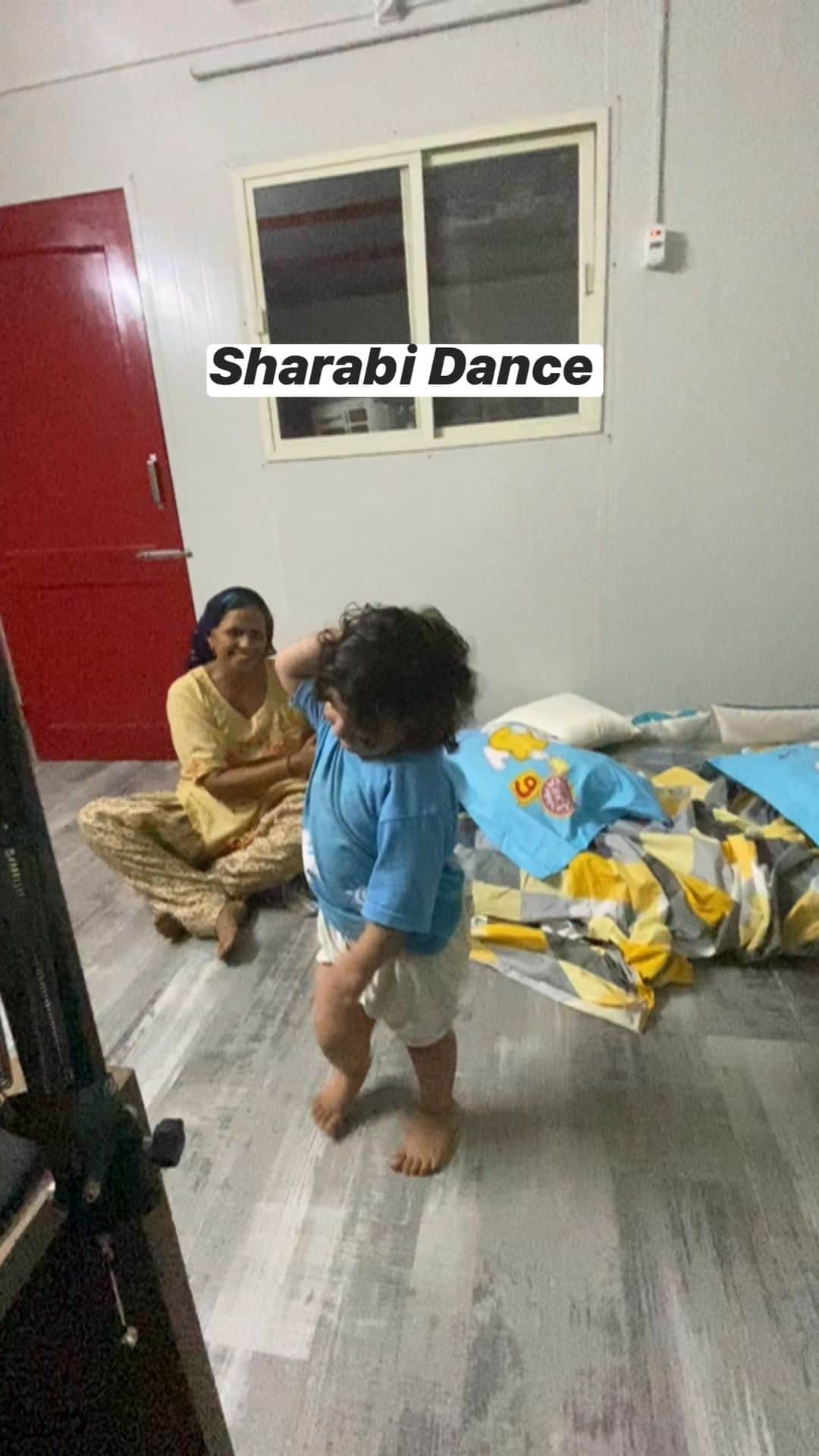 Gaurav Tanejaのインスタグラム：「Sharabi dance by @rasbhari.taneja  . #Flyingbeast #RasbhariKePapa」