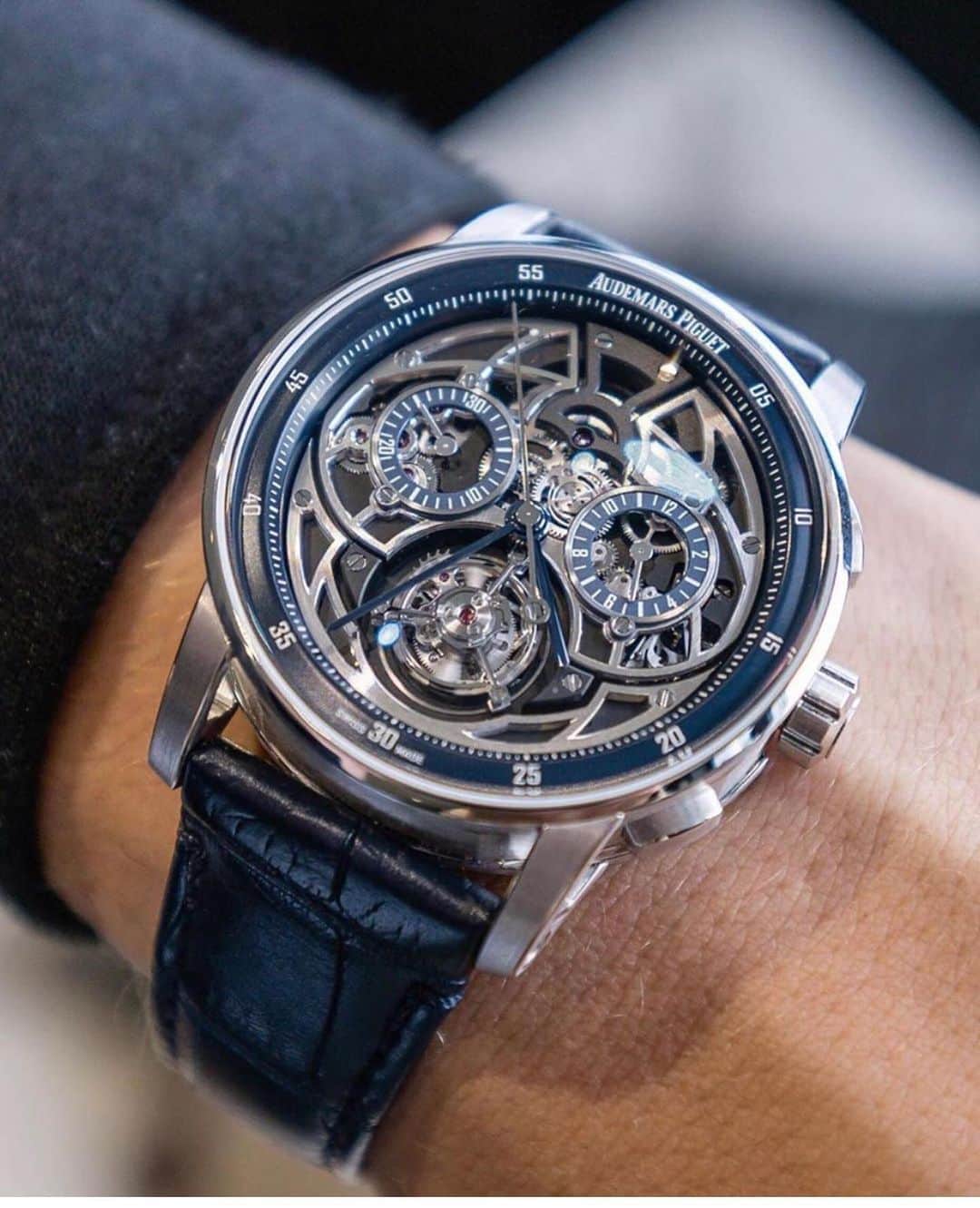 WATCHMANIAさんのインスタグラム写真 - (WATCHMANIAInstagram)「Honestly, best 11.59 yet. Newly released @audemarspiguet Code 11.59 Flying Tourbillon Chronograph. This complex watch will be limited to 50 pieces. Retail price: CHF 240,000  @dailywatch 📸」9月8日 22時41分 - watchmania