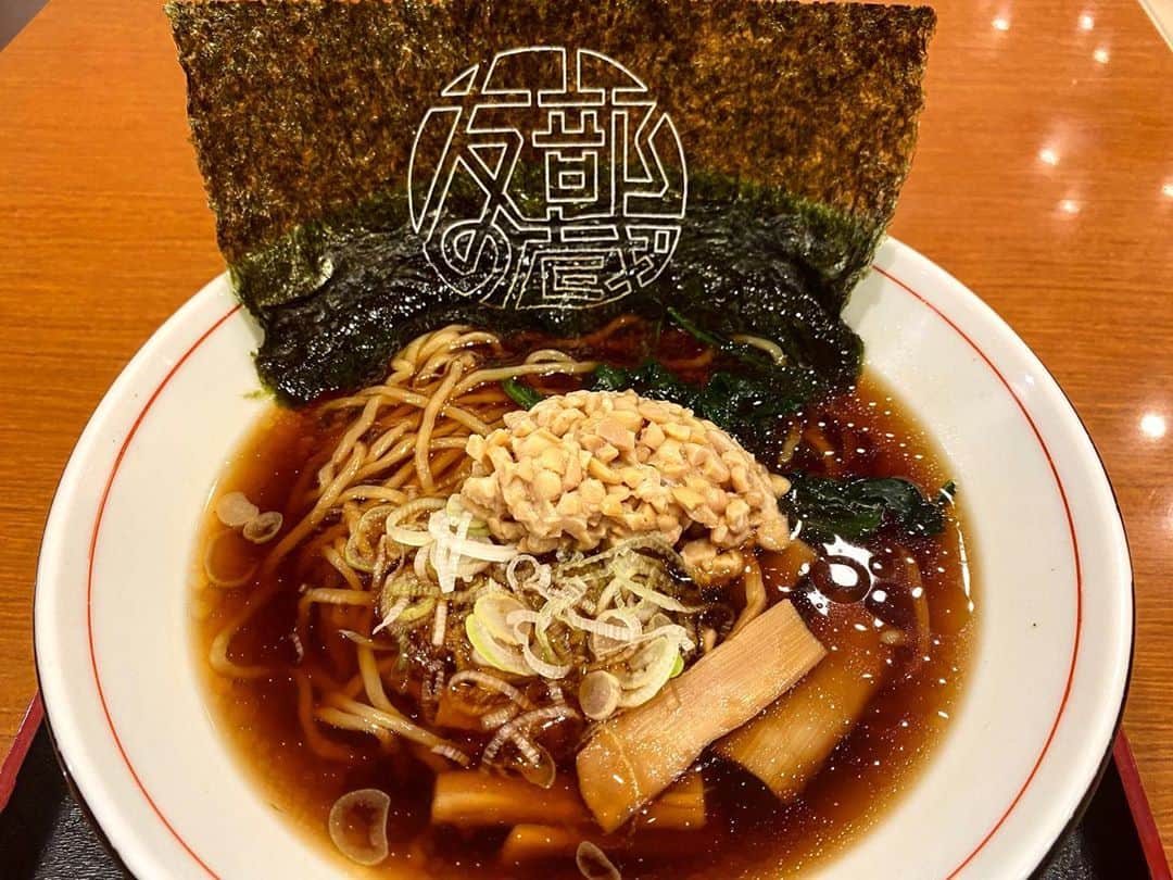 水村リアさんのインスタグラム写真 - (水村リアInstagram)「もてぎといえば…﻿ ﻿ ﻿ 帰りに食べちゃう﻿ 友部SAの﻿ 黒醤油納豆ラーメン🍜﻿ ﻿ サーキットグルメが楽しめない最近の﻿ ある意味のレースウィークグルメ❤︎﻿ ﻿ ﻿ ﻿ 今週末はSGTでもてぎです。﻿ ﻿ 今週は納豆ラーメン﻿ ではなく…﻿ 【あの】ラーメン屋に絶対行きます🥰﻿ ﻿ ﻿ ・﻿ ・﻿ ・﻿ #ラーメン﻿ #黒醤油納豆ラーメン﻿ #友部SA﻿ #サーキットグルメ﻿ #出張グルメ﻿ #ラーメン食べるならトンコツ派」9月8日 22時49分 - leah_mizumura