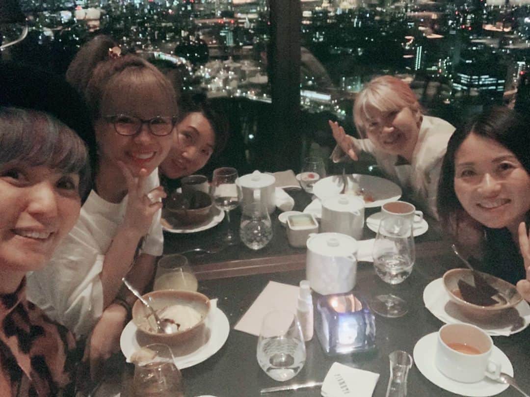 のインスタグラム：「大好きな人との ひとときが 何よりのご褒美。  生きることそのものが 仕事になって 遊びと仕事が同じって めちゃくちゃ楽しい❤️ と改めて思う。  意識遣いって すごいなーーー」