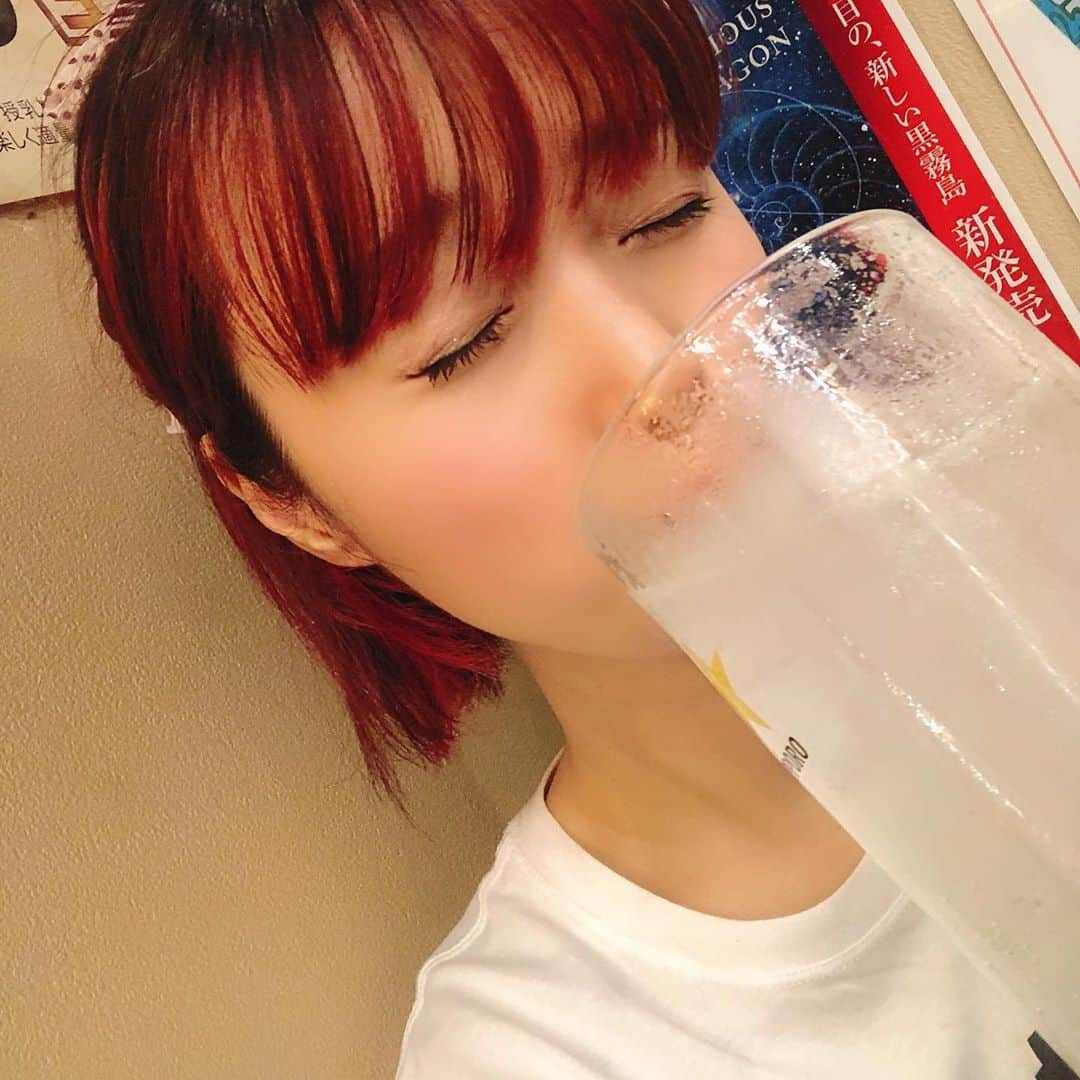 たかはしゆいさんのインスタグラム写真 - (たかはしゆいInstagram)「・ おつかれちゃん！ ・ 大きなレモンサワーをぐびぐび！ 重い。これ筋トレになるかな🤣💦 ・ #おつかれちゃん #レモンサワー #明日からもがんばるぞ #お酒大好き #たかはしゆい #筋トレ」9月8日 23時13分 - t.yuirin