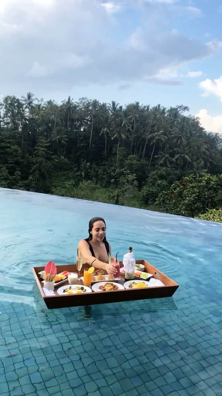 bestvacationsのインスタグラム：「How to have breakfast in Bali! By @whatthechic 🌴」