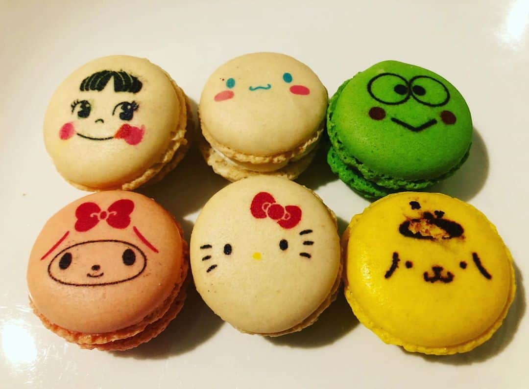 ななえ（キラキラ関係）さんのインスタグラム写真 - (ななえ（キラキラ関係）Instagram)「不二家😋 マカロン🧁  32歳の女が喰らった。 そんな夜。。」9月8日 23時53分 - nanchan0601