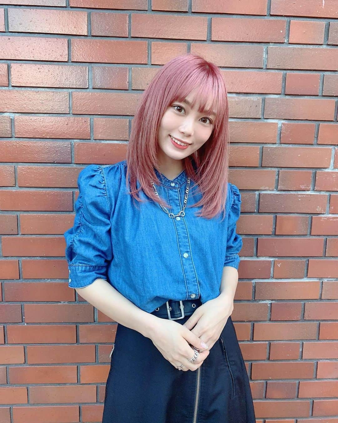 美木優希奈さんのインスタグラム写真 - (美木優希奈Instagram)「・  Fashion👗  ・ ・  #pinkhair #makeup #hairmodel #instagood #singersongwriter #vocal #vocalist  #moussy #amerivintage  #moussysnap  #アメリヴィンテージ  #ボーカルユニット  #撮影 #ヘアカラー #ロブ  #夏ヘア  #おうち時間  #弾き語り女子  #ギター女子  #ヘアスタイル #ピンクヘアー  #インナーカラーピンク  #インナーカラー  #ピンクグラデーション  #サロンモデル  #弾き語り  #おしゃれさんと繋がりたい  #音楽好きな人と繋がりたい  #かわかっこいい」9月8日 23時53分 - yukina_miki