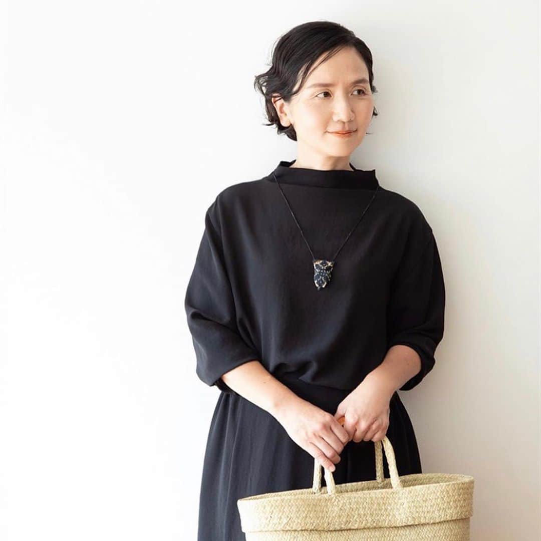 渡辺有子のインスタグラム：「スタイルヴォイスにて、　@stylevoice_official  大人の洗練と着心地の良さを叶えるROPÉの新ブランド「ロペ ラリーニュ」の洋服を着て、大人のオシャレについて取材頂きました。 ロペ ラリーニュはこれからの洋服選びが楽しくなりそうです。 @rope_jp」