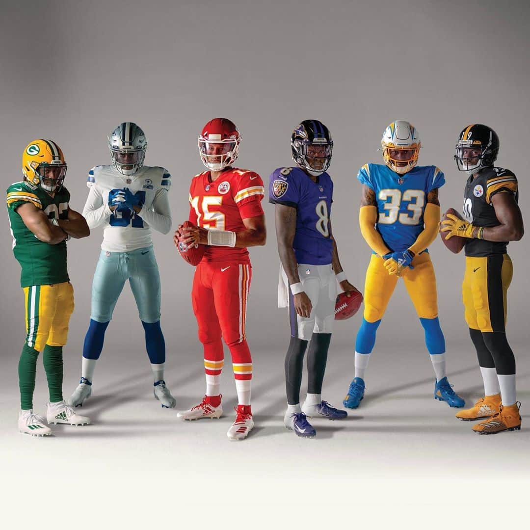 OAKLEYのインスタグラム：「This will be a season like no other. It's time to shape the future. ❤️🏈 #ForTheLoveOfSport」