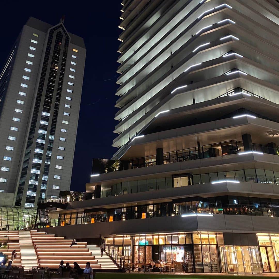 林信行のインスタグラム：「New spots in Tokyo that opened this year. How many can you identify? ; the first and the last is from same place. コロナ禍開業の東京新名所 いくつわかりますか？ (最初と最後は今日撮った写真で、同じ場所の写真です)  答えが気になる人は、私のFBを参照。  ズバリの場所がないものもありましたが、答えの代わりとして、それぞれの写真に大体の位置情報を入れておきました。」