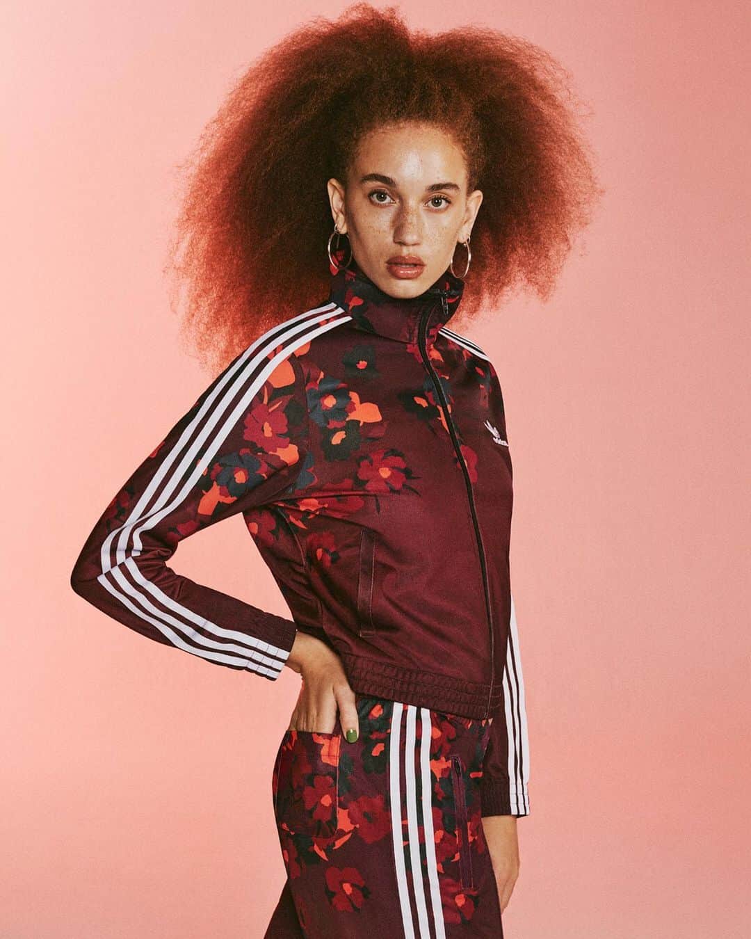 adidas Womenさんのインスタグラム写真 - (adidas WomenInstagram)「The adidas x @her_studio_london collection is a celebration of self-expression.  ⁣ ⁣ It is no longer just about asking what it means to be feminine. We want to shine a light on those who refuse to be categorized when creating their own identity. Those who stand up, stand out and embody what being unique really means today. And with Her Studio, everyone’s welcome. ⁣ ⁣ Shop now at adidas.com/her_studio ⁣ ⁣ Photos by @erikakamano ⁣ Styling by @smokeytabboo」9月9日 0時09分 - adidaswomen