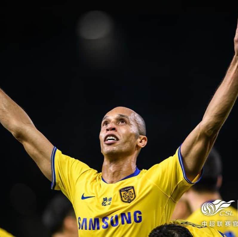 ミランダのインスタグラム：「Não podia terminar meu niver de outra forma, muito feliz por mais um gol」