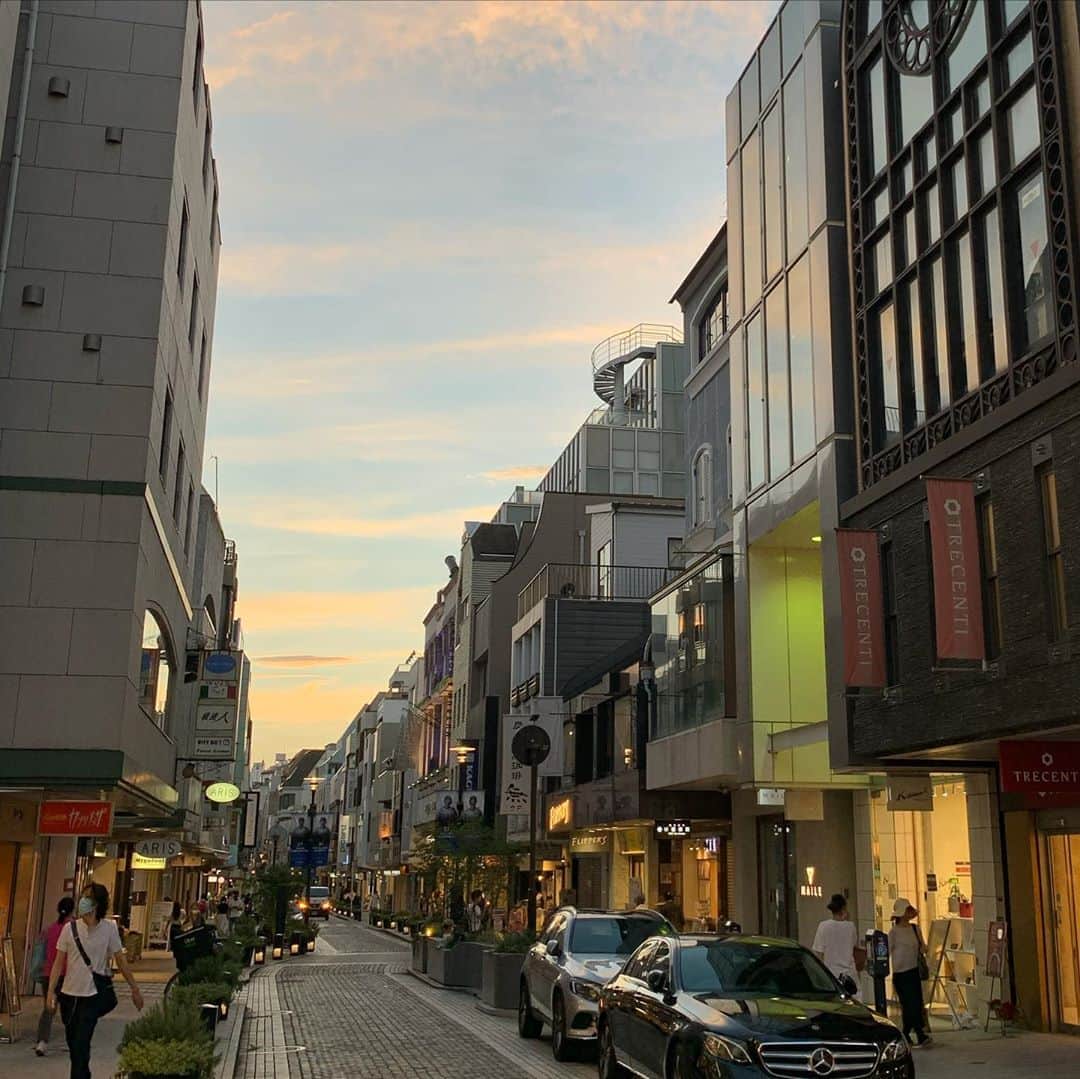 谷+１。さんのインスタグラム写真 - (谷+１。Instagram)「横浜・元町をうろうろ😊 #ジャンキークラシックス  #いい町 #横浜っていいよね #この塩ラーメン美味しい #本丸亭 #コクリコ坂から」9月9日 0時25分 - taniplus1