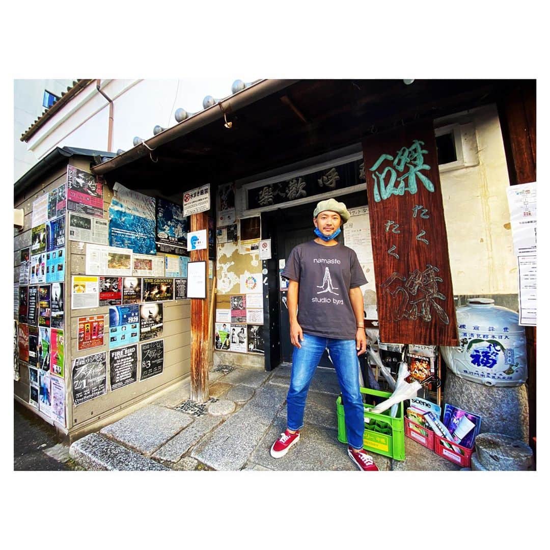 Caravanのインスタグラム：「2020.09.08.  前乗りしてリハーサルさせてくれた  京都 磔磔。  音楽の神様が棲む  神社のような空間。  明日9/9はウエノコウジ、堀江博久  合同誕生祭 秋場所。  来れる方、久しぶりに生音を  楽しみましょう。  配信もございます。  チケットはこちら↓ https://eplus.jp/hxu-sp/」