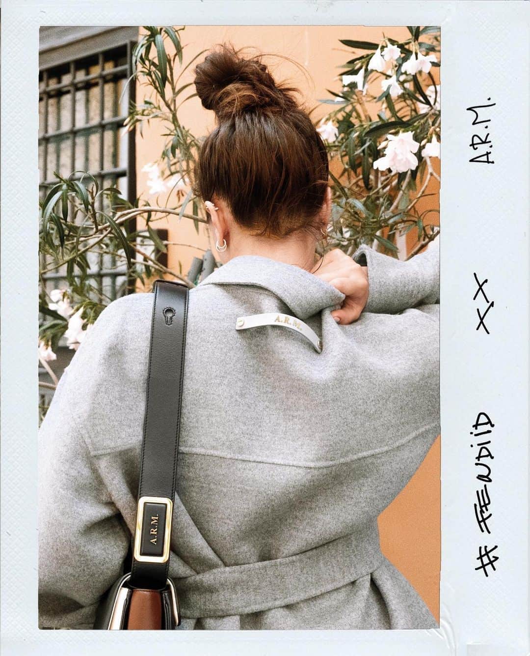Fendiさんのインスタグラム写真 - (FendiInstagram)「Your style, our craftsmanship. In addition to our signature bags and accessories, many ready-to-wear pieces are also available for personalization in selected #Fendi boutiques worldwide. Tap the link in bio to discover more.」9月9日 0時51分 - fendi