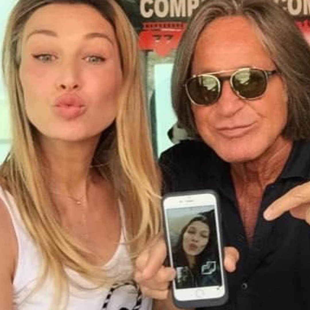 ベラ・ハディッドさんのインスタグラム写真 - (ベラ・ハディッドInstagram)「Happy Birthday to the OG Hadid Sis. The most funny loving beautiful big sister !!! You are so special and make me laugh more than anyone !! I love you 💛💛💛💛💛 @mariellemama」9月9日 0時52分 - bellahadid