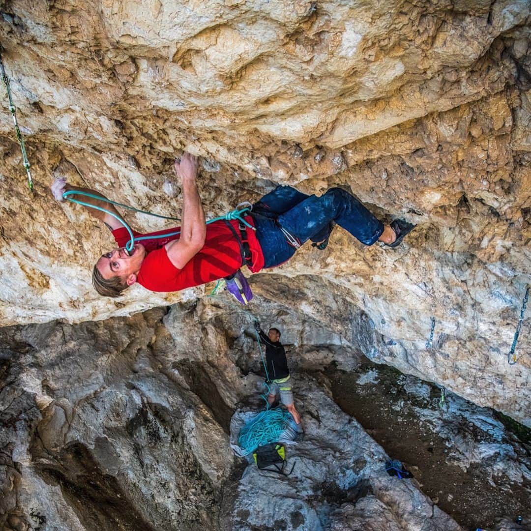 ジョー・キンダーさんのインスタグラム写真 - (ジョー・キンダーInstagram)「Shout out to my guy @andy_raether for sending his longest project (38 weeks over 2 years), Dad Bod, 9a on Mt. Charleston, NV. I find this super inspiring as Andy has become a father, works for a living, puts routes up all over the region for climbers of all levels, continuously hunts and discovers new cliffs and boulders and his psyche never strays. Thanks for your contributions once again Andy and GREAT job completing your goal. 👏⭐️🧨👍 📷 @dumb_millennial」9月9日 0時55分 - joekinder