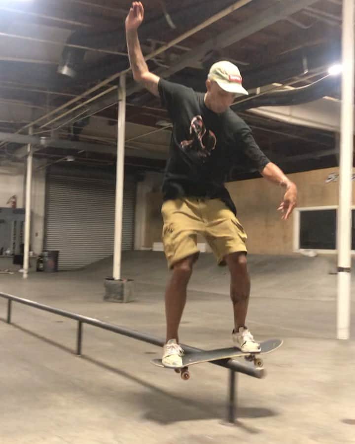 マニー・サンティアゴのインスタグラム：「🥳 Party Line 🕺🏾🕺🏻🕺🏽🕺🏻 @atibaphoto @prod @seanmalto」