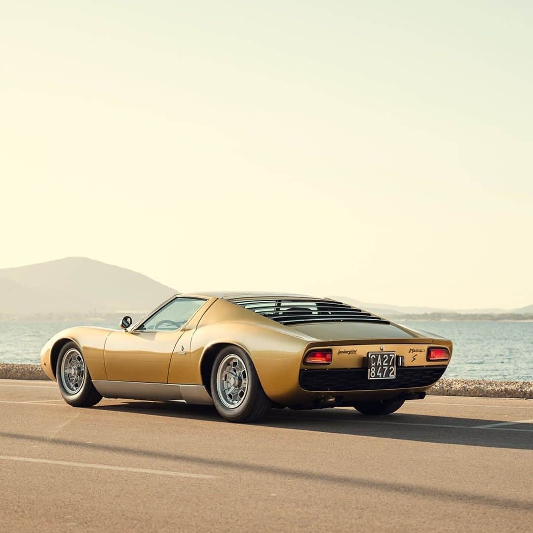 ランボルギーニのインスタグラム：「Gold is Sardinia’s color. It perfectly fits with its amazing roads, seasides, nature, and the photos by @defuntis are proof of it.  Miura P400 S’s gold is the color we chose to tell a visual story dedicated to an amazing Italian region, made up of natural contrasts and plain, wonderful views, exalted by this Super Sports Car’s smooth lines as well.  #Lamborghini #MiuraP400S #WithItalyForItaly #Sardinia #Sardegna」